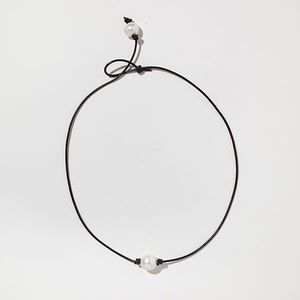 Single freshwater pearl choker necklace